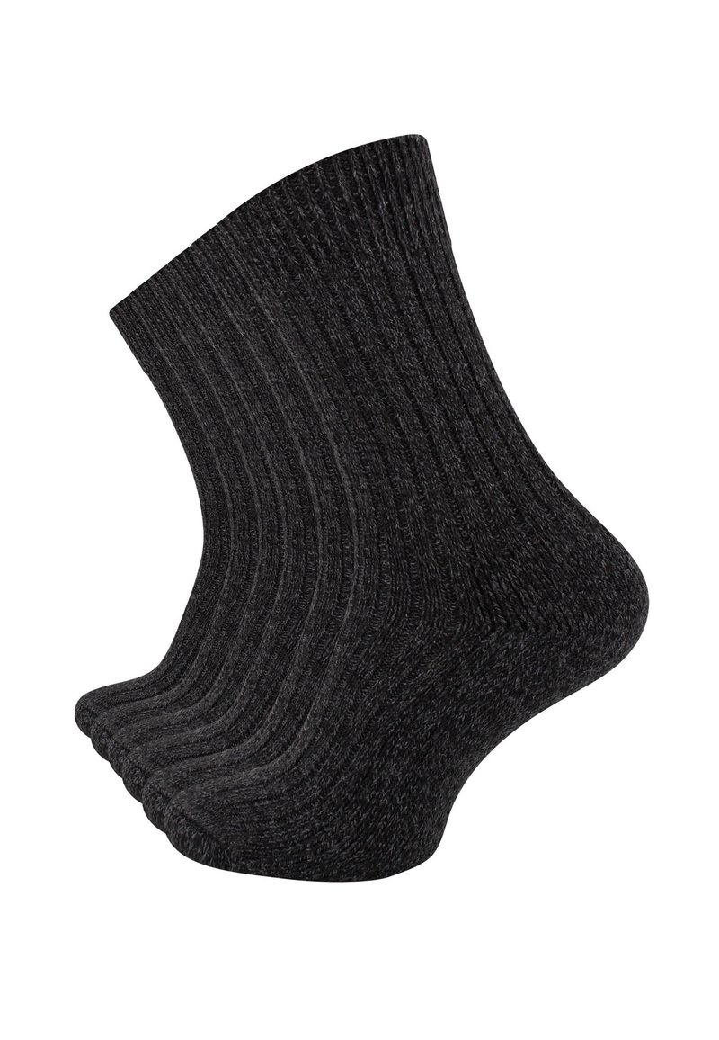 Un paio di calzini a coste grigi scuri esposti affiancati su uno sfondo bianco.