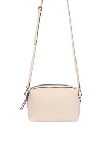 Geflochtene beige Leder-Umhängetasche mit Reißverschluss, verstellbarem Riemen und goldfarbenen Hardware-Akzenten. Verfügt über eine weiche, glatte Textur.