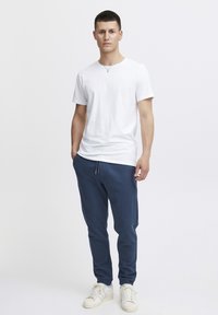 Blend BHSWEATPANTS REGULAR FIT - Treniņtērpa apakšdaļas - dress blues
