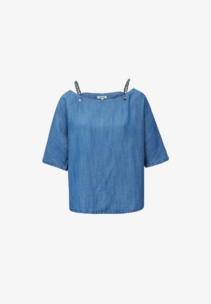 Blusa azul de mezclilla de manga corta con tirantes trenzados de cadena en los hombros y un escote ancho, etiquetada como "Salsa Jeans" talla M.