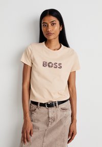 BOSS Apdrukāts T-krekls - open orange
