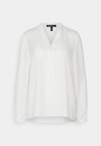 Blouse blanche à manches longues en tissu léger, présentant un décolleté en V, des poignets élastiques et une coupe décontractée. Texture lisse avec un léger éclat.