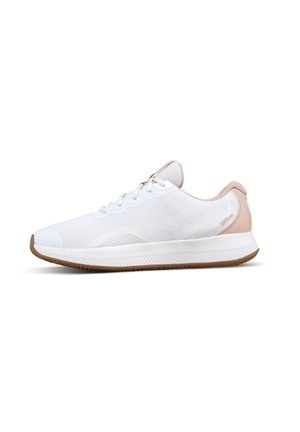 Hvid og beige sportssko med mesh-overdel, hvide snørebånd, tekstureret hvid sål og brun gummiydersål.
