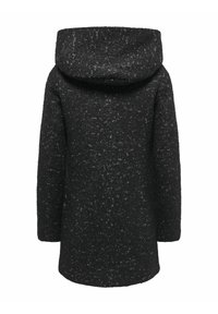 Long manteau noir texturé avec capuche, vu de dos, avec une coupe droite et des manches longues.