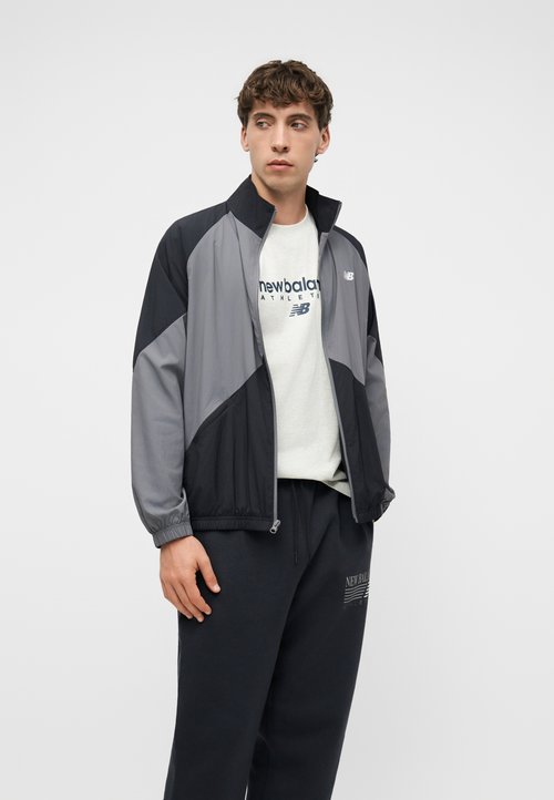 New Balance Chaqueta casual de hombre Sport Legacy Gris — foto 4