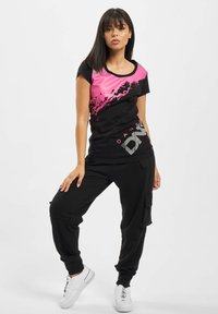 Dangerous DNGRS ANGER  - Apdrukāts T-krekls - black