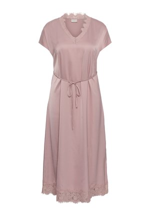 Világos rózsaszín, térdig érő szatén ruha rövid ujjakkal, V-nyakú, csipkebetéttel és vékony derékszíjjal.