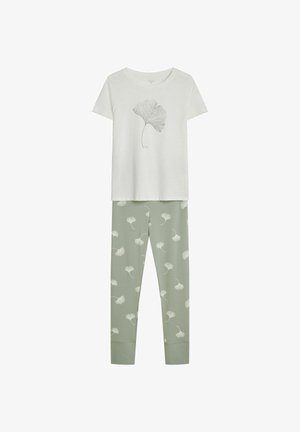 Lekki bawełniany zestaw piżamowy składający się z białej koszulki z krótkim rękawem z nadrukiem liścia miłorzębu oraz zielonych legginsów w podobny wzór liści.