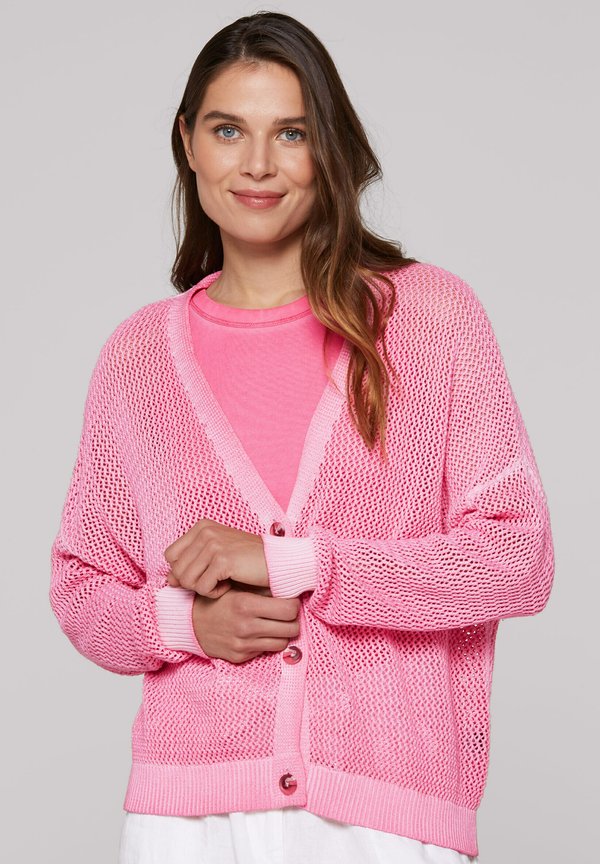 KURZE MIT STRUKTUR - Strickjacke