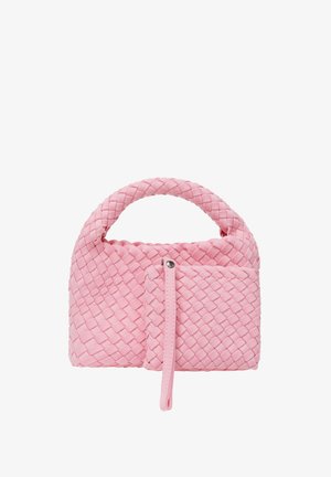 Rožinė nertinė rankinė su apvaliu rankena ir priekiniais užtrauktukais. Pagaminta iš tekstūruotos medžiagos, su kompaktišku dizainu, kad būtų lengva nešti.