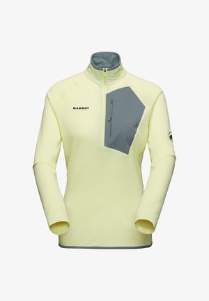 Pullover giallo a maniche lunghe con zip a metà, dotato di tasca sul petto grigia, tessuto testurizzato, cuciture piatte e logo sul lato sinistro.