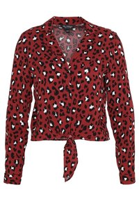 Chemise rouge à boutons avec un motif léopard noir et blanc, dotée de manches longues et d'un détail noué à l'avant.