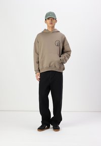 Vertere Berlin PRODUCT HOODIE UNISEX - Felpa - oak