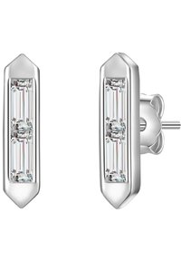 Pendientes de tachuelas rectangulares plateados que presentan tres piedras cortadas en baguette verticales, cada una enmarcada por un bisel liso. Superficies texturizadas acentúan el brillo.