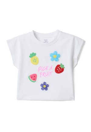 Weißes Kinder-T-Shirt mit buntem besticktem Ananas-, Erdbeer-, Wassermelonenmotiv, zwei Blumen und rosa Schriftzug "Pick A Fruit" auf der Vorderseite.