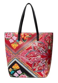 Sac cabas rouge à motifs floraux avec des poignées noires. Présente des couleurs vives, des formes géométriques, et des designs complexes sur un matériau durable.