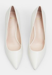 Bata Classic heels - white