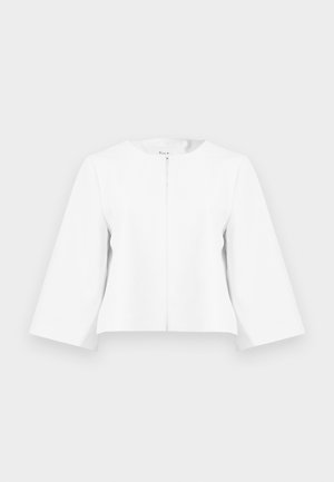 Biała krótka kurtka z rękawami o długości 3/4 i zapięciem na zamek z przodu, prezentowana na jednolitym jasnoszarym tle.