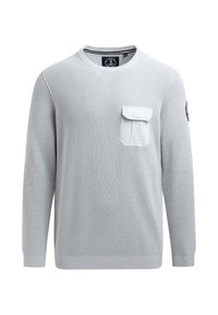 Hellgrauer Pullover mit langen Ärmeln aus strukturiertem Stoff, mit einer aufgesetzten Tasche vorne sowie gerippten Bündchen und Saum. Schwarze Halsbündchen-Akzente sichtbar.