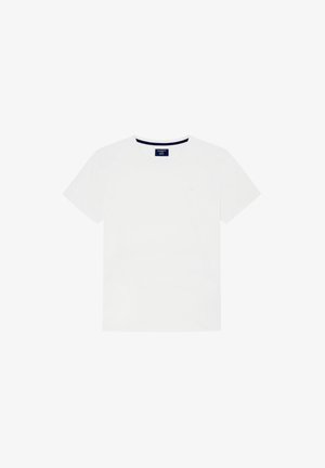 Hvid bomuld t-shirt med rund halsudskæring og korte ærmer. Har et lille marineblåt logo på brystet. Glat tekstur, enkelt design.