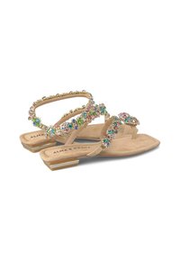 Sandalias planas beige con decoración de strass multicolores, plantilla acolchada y un tacón bajo para estabilidad y comodidad.
