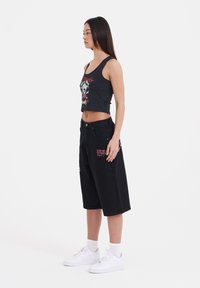 Ed Hardy PANTHER CRAWL  - Shorts vaqueros - black