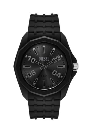 Schwarze Diesel-Armbanduhr mit strukturiertem Silikonarmband, achteckiger Lünette, silbernen Stundenmarkierungen und drei Zeigern, die 10:10:50 anzeigen.
