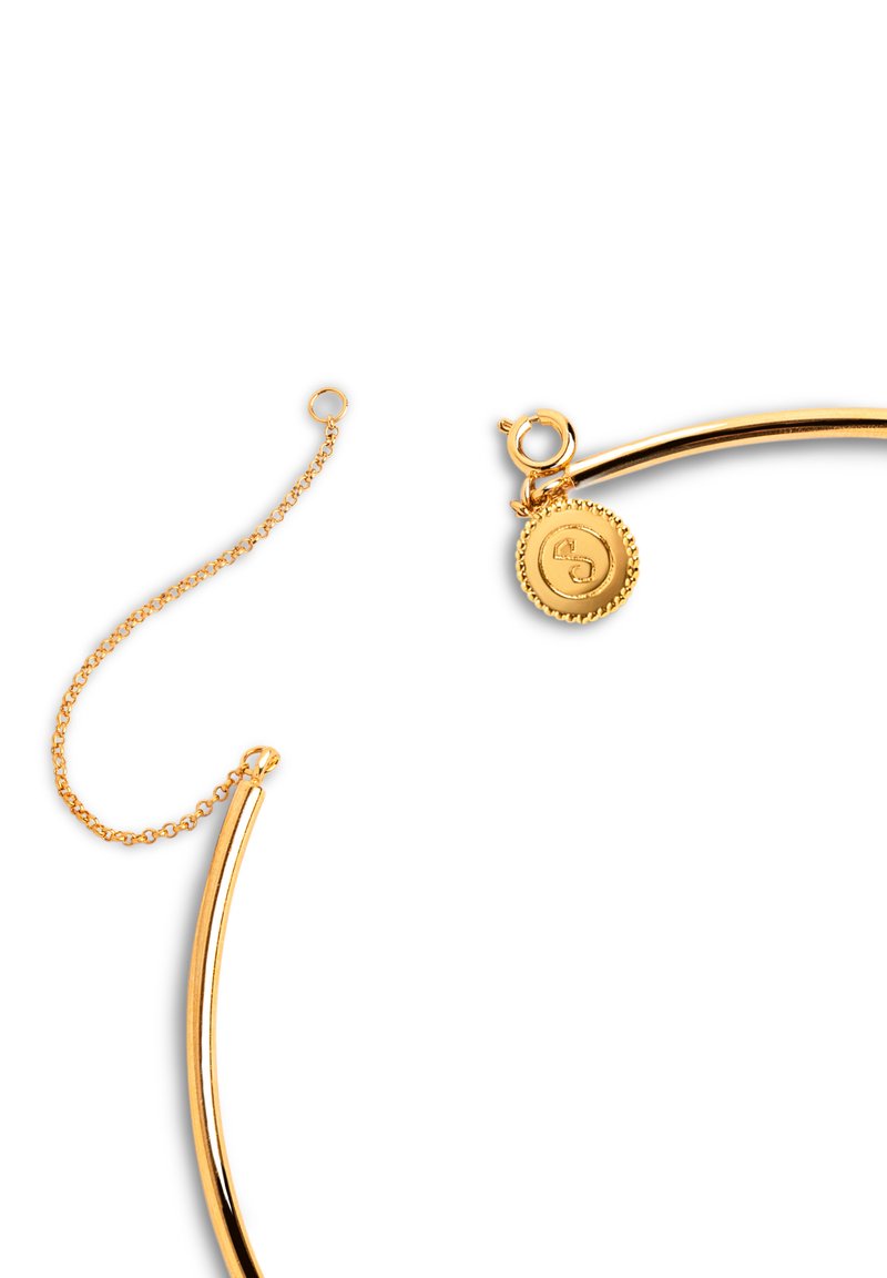 SINGULARU - Choker Double Ring. Stijve dubbele ketting om de hals. Choker in messing met 18 Kt Goudlaag. Verstelbaar. Sieraden voor dames