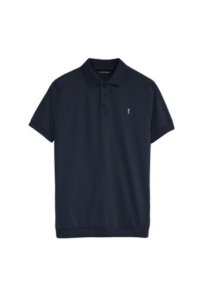 Marineblaues Polohemd mit kurzen Ärmeln, drei Knöpfen und einem kleinen weißen, gestickten Bogenschützen-Logo auf der linken Brust.