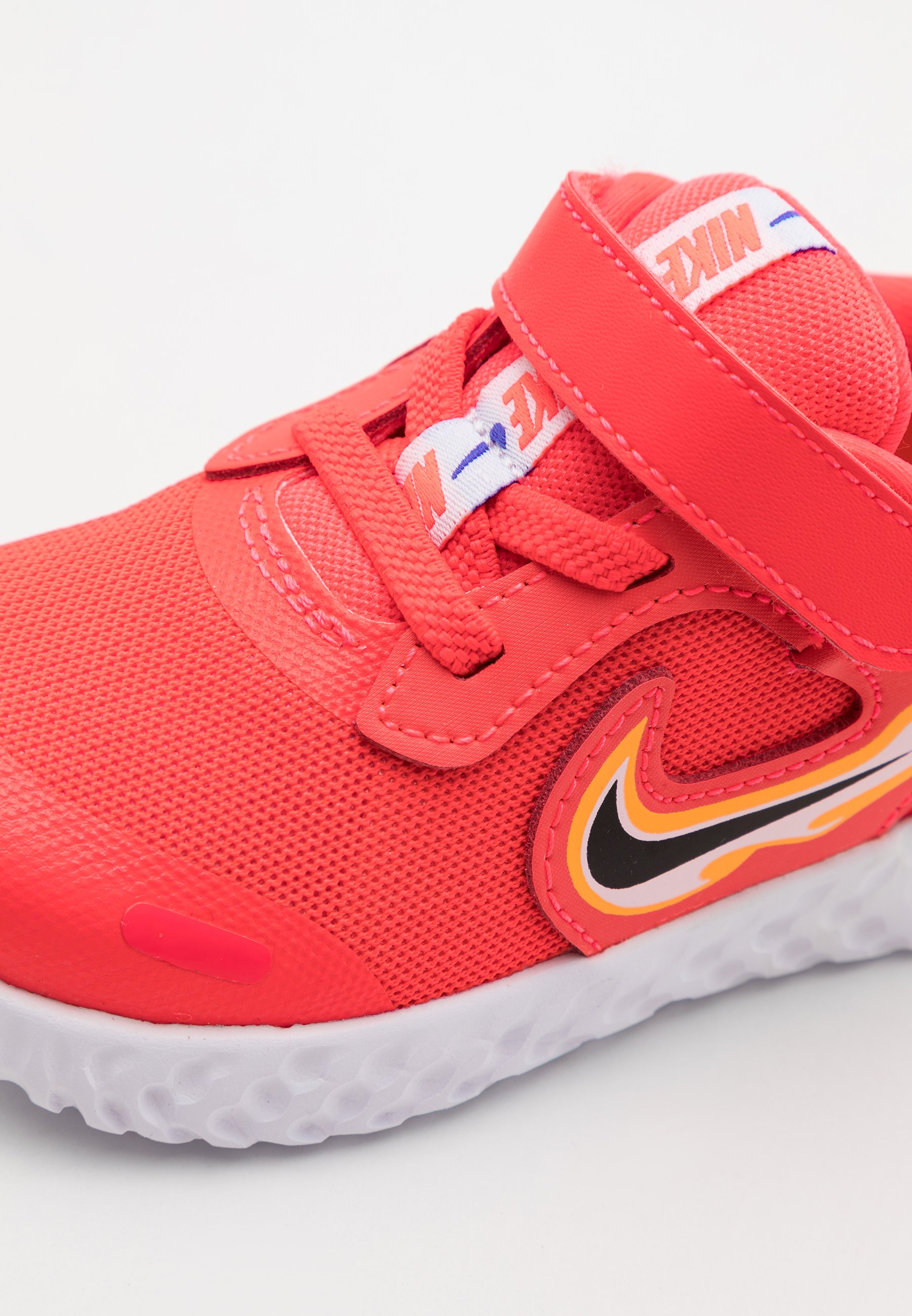 Tênis Nike Revolution 5 Fire Infantil | Nike.com