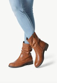 Tamaris Snowboot/Winterstiefel - cognac