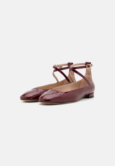 Stuart Weitzman EDEN STRAP FLAT - Ballerina's met enkelbandjes - rosewood