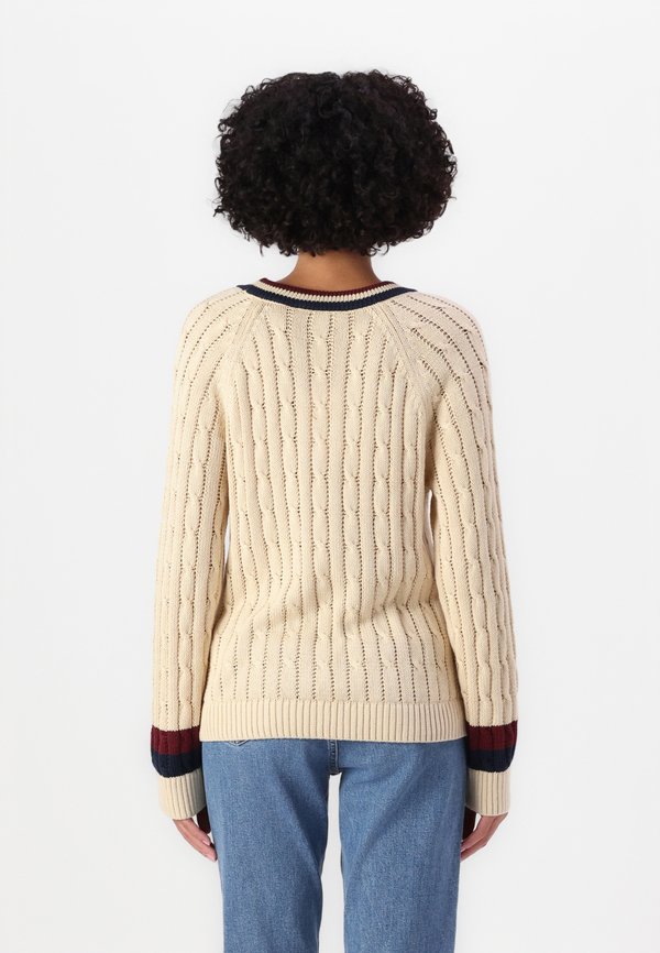VARSITY CABLE V NECK - Jumper - country ivory3
