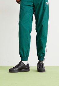 adidas Originals SUPERSTAR - Tenisky - core black