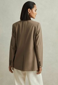 Reiss REGULAR FIT HOPE brązowy