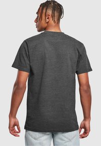 Mister Tee TRUST - Camiseta estampada - charcoal