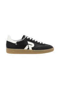 Sneaker in pelle nera con dettagli bianchi, caratterizzato da un logo laterale testurizzato, lacci bianchi e suola in gomma naturale. Design a profilo basso.