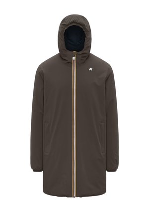 Parka impermeabile marrone con zip frontale, cappuccio, tasche laterali e una striscia colorata al centro. Texture liscia, design leggero.