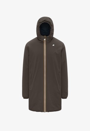 Rjava vodoodporna parka z zadrgo spredaj, kapuco, stranskimi žepi in pisano črto po sredini. Gladka tekstura, lahek dizajn.