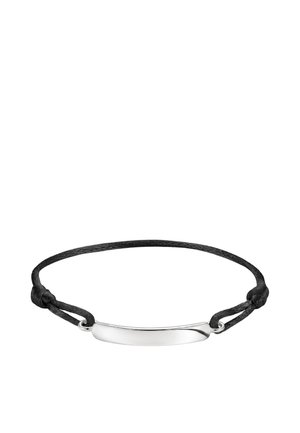 Bracciale regolabile in corda nera con una piastra d'argento liscia e curva al centro per incisioni o decorazioni.
