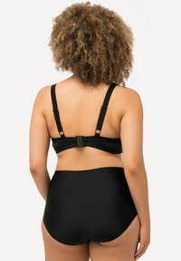 Ulla Popken DRAPIERUNG SOFTCUPS TRÄGER VERSTELLBAR - Bikinitop - schwarz