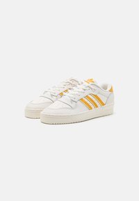 adidas Originals RIVALRY UNISEX - Tenisky - cloud white/preloved yellow/easy yellow