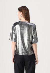 BOSS ESENS - Trükipildiga T-särk - silver