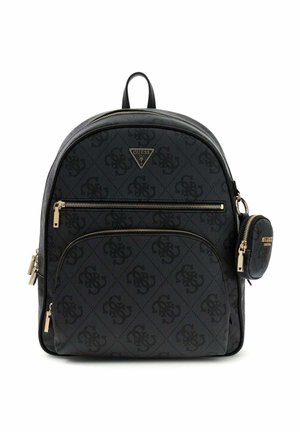 Sac à dos noir Guess avec motif monogramme, poches avant et latérales zippées, et tirettes de fermeture éclair ainsi que logo dorés.