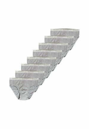 Otto paia di slip grigi in cotone con elastici bianchi etichettati "Sloggi,", disposti in fila diagonale su sfondo bianco.