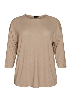 Losse beige top met lange mouwen, een ronde halslijn en een licht geplooide zoom, getoond tegen een effen witte achtergrond.