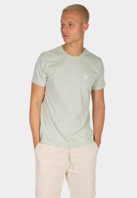 Unselected, light sage