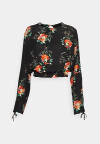 Top cropped preto com estampado floral e mangas compridas. Apresenta flores laranja e verdes, barra elástica e detalhes em laço nos punhos das mangas. Tecido leve e texturado.