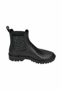 Botte Chelsea en caoutchouc noir avec un panneau en imprimé animal texturé, tirant, et semelle robuste pour une traction. Fini lisse et design hauteur cheville.