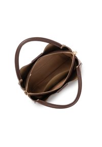 Sac à main marron vu de dessus, avec un compartiment zippé et deux poches intérieures, mettant en avant son design spacieux et fonctionnel.